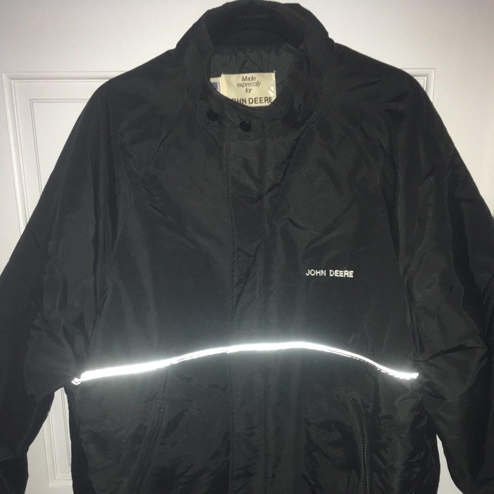 John Deere black winter ski/snowmobile coat, zip front, reflective stripe, XL